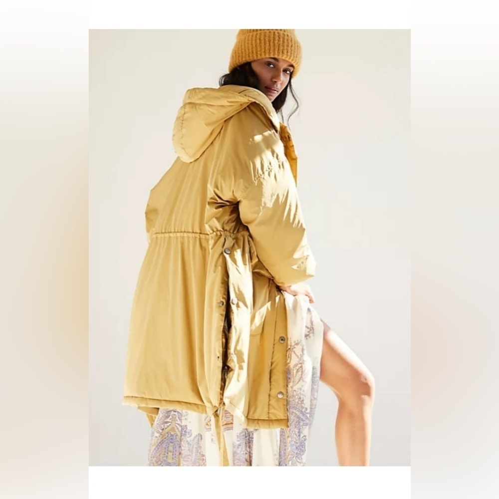 FREE PEOPLE x East West
Hooded Puffer Coat. SIZE XS